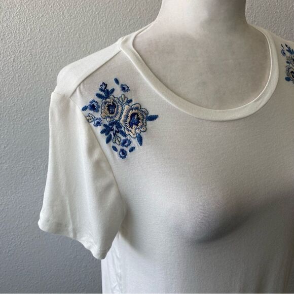 Aero Seriously Soft Perfect Crew Embroidered White Tee Shirt SZ S - Picture 3 of 12